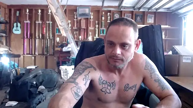 Snapshot of Buffshagswell chatting on 03-18-25, 03:10 Buffshagswell online show from 03-18-25, 03:10