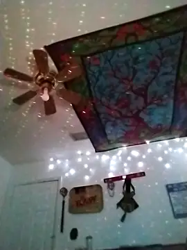 Snapshot of Buffshagswell chatting on 03-18-25, 07:31 Buffshagswell online show from 03-18-25, 07:31