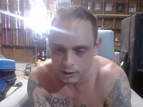 Snapshot of Buffshagswell chatting on 03-21-25, 03:01 Buffshagswell online show from 03-21-25, 03:01