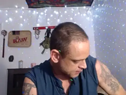 Snapshot of Buffshagswell chatting on 03-21-25, 08:17 Buffshagswell online show from 03-21-25, 08:17