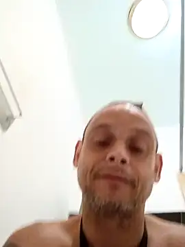 Snapshot of Buffshagswell chatting on 09-16-25, 02:40 Buffshagswell online show from 09-16-25, 02:40