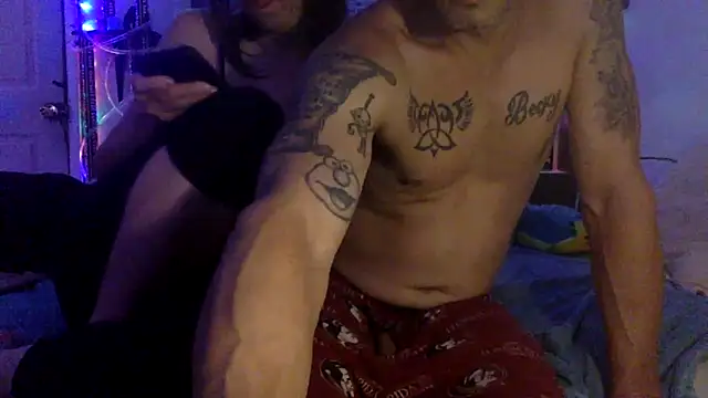 Snapshot of Buffshagswell chatting on 09-22-25, 01:13 Buffshagswell online show from 09-22-25, 01:13