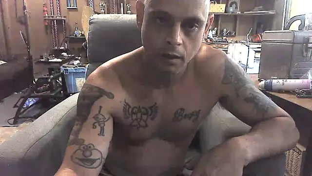 Snapshot of Buffshagswell chatting on 09-29-25, 02:55 Buffshagswell online show from 09-29-25, 02:55