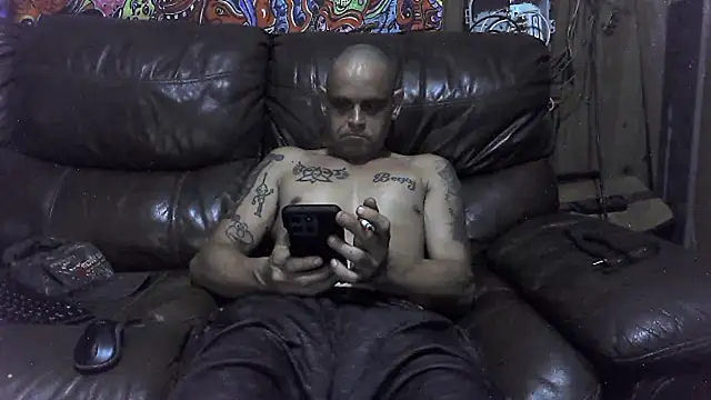 Snapshot of Buffshagswell chatting on 09-30-25, 03:00 Buffshagswell online show from 09-30-25, 03:00