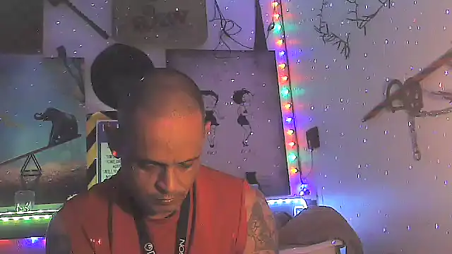 Snapshot of Buffshagswell chatting on 10-13-25, 03:12 Buffshagswell online show from 10-13-25, 03:12