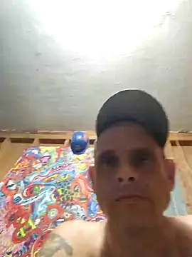 Snapshot of Buffshagswell chatting on 10-18-25, 04:04 Buffshagswell online show from 10-18-25, 04:04