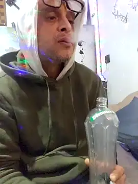 Snapshot of Buffshagswell chatting on 11-01-25, 01:24 Buffshagswell online show from 11-01-25, 01:24