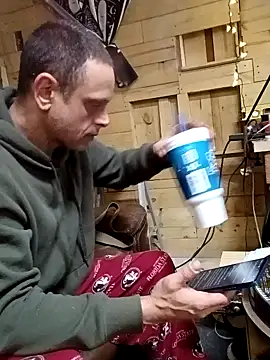 Snapshot of Buffshagswell chatting on 11-17-25, 04:35 Buffshagswell online show from 11-17-25, 04:35