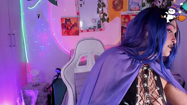 Snapshot of cutepie_uwu_ chatting on 11-30-25, 12:14 cutepie uwu online show from 11-30-25, 12:14