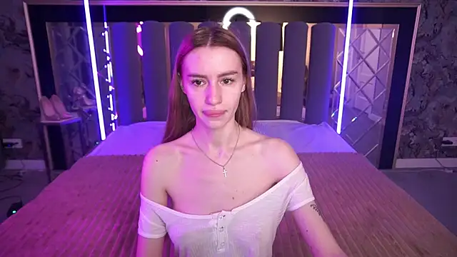 Snow WhiteeeX online show from 05-18-26, 05:35