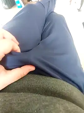 Snapshot of reelciii21 chatting on 12-31-24, 10:37 reelciii21 online show from 12-31-24, 10:37