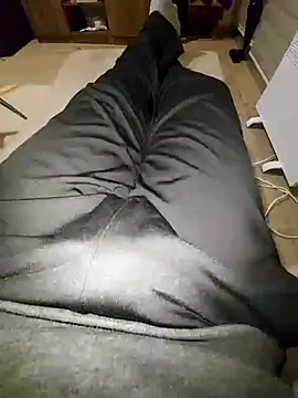 Snapshot of reelciii21 chatting on 01-06-25, 08:39 reelciii21 online show from 01-06-25, 08:39