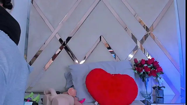 ninaht online show from 10-12-25, 09:25