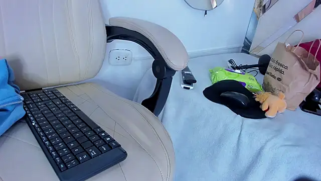 ninaht online show from 10-18-25, 08:31