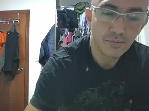 Snapshot of exmilitary chatting on 05-25-26, 03:12 exmilitary online show from 05-25-26, 03:12