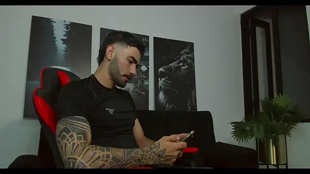 Snapshot of Austin_bolt chatting on 02-04-25, 01:56 Austin bolt online show from 02-04-25, 01:56