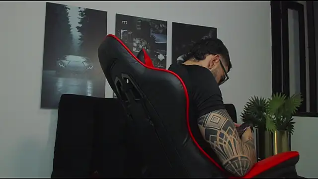 Snapshot of Austin_bolt chatting on 02-08-25, 03:08 Austin bolt online show from 02-08-25, 03:08