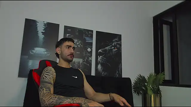 Snapshot of Austin_bolt chatting on 02-13-25, 02:12 Austin bolt online show from 02-13-25, 02:12