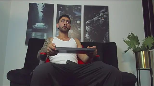 Snapshot of Austin_bolt chatting on 03-08-25, 02:34 Austin bolt online show from 03-08-25, 02:34