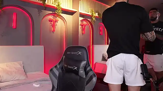 Snapshot of Austin_bolt chatting on 09-30-25, 02:49 Austin bolt online show from 09-30-25, 02:49