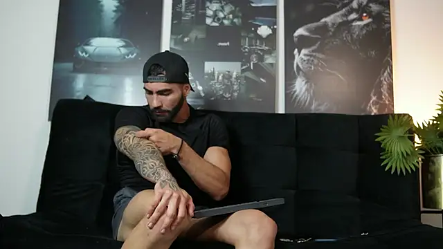 Snapshot of Austin_bolt chatting on 10-10-25, 02:43 Austin bolt online show from 10-10-25, 02:43