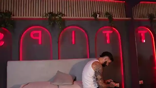 Snapshot of Austin_bolt chatting on 10-16-25, 02:23 Austin bolt online show from 10-16-25, 02:23