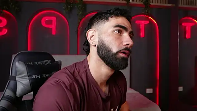 Snapshot of Austin_bolt chatting on 10-20-25, 02:45 Austin bolt online show from 10-20-25, 02:45