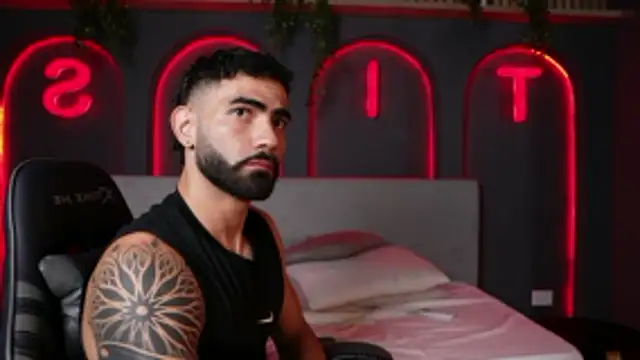 Snapshot of Austin_bolt chatting on 11-03-25, 02:13 Austin bolt online show from 11-03-25, 02:13