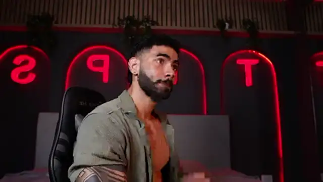 Snapshot of Austin_bolt chatting on 11-14-25, 02:54 Austin bolt online show from 11-14-25, 02:54