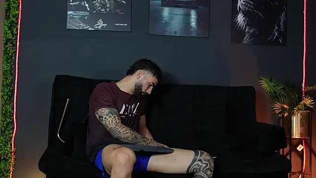 Snapshot of Austin_bolt chatting on 12-03-25, 02:41 Austin bolt online show from 12-03-25, 02:41