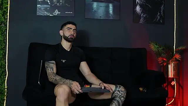 Snapshot of Austin_bolt chatting on 12-04-25, 01:59 Austin bolt online show from 12-04-25, 01:59