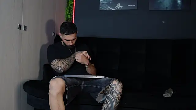 Snapshot of Austin_bolt chatting on 01-13-26, 03:01 Austin bolt online show from 01-13-26, 03:01