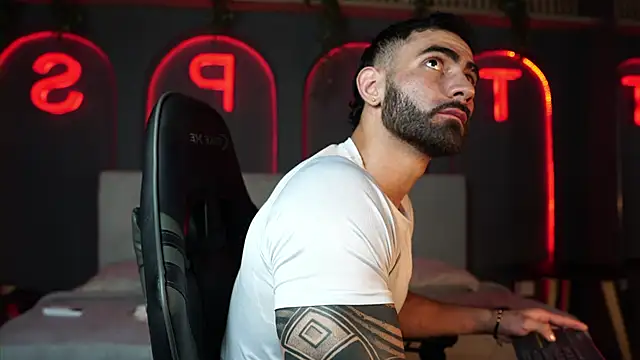 Snapshot of Austin_bolt chatting on 02-04-26, 03:23 Austin bolt online show from 02-04-26, 03:23