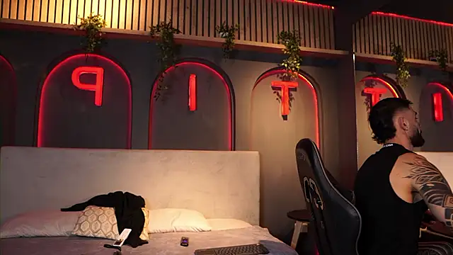 Snapshot of Austin_bolt chatting on 02-23-26, 03:04 Austin bolt online show from 02-23-26, 03:04