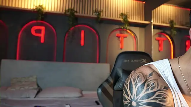 Snapshot of Austin_bolt chatting on 03-04-26, 01:44 Austin bolt online show from 03-04-26, 01:44