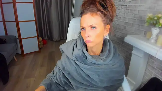 Elizabe th online show from 03-12-25, 04:19