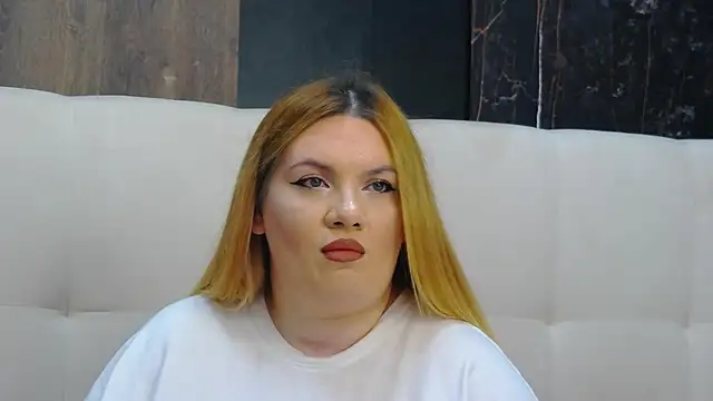 Snapshot of MelanieBrownn chatting on 11-12-25, 03:45 MelanieBrownn online show from 11-12-25, 03:45