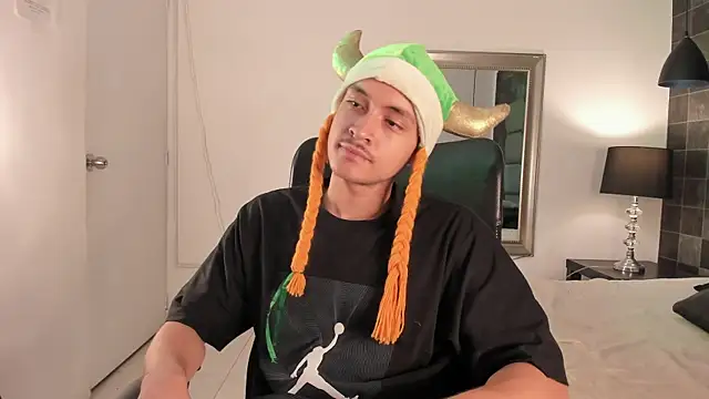 Desmon Clark online show from 03-18-25, 06:25