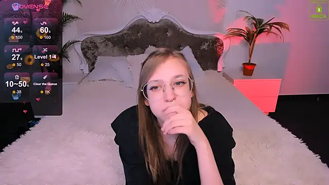 Snapshot of LayriantaVee chatting on 01-15-25, 01:09 LayriantaVee online show from 01-15-25, 01:09