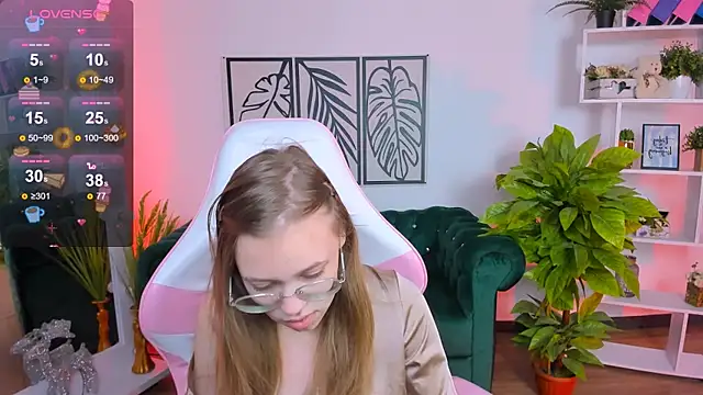 Snapshot of LayriantaVee chatting on 01-19-25, 07:04 LayriantaVee online show from 01-19-25, 07:04