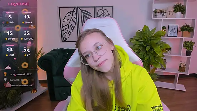 Snapshot of LayriantaVee chatting on 02-02-25, 01:30 LayriantaVee online show from 02-02-25, 01:30