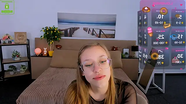 Snapshot of LayriantaVee chatting on 02-18-25, 01:11 LayriantaVee online show from 02-18-25, 01:11