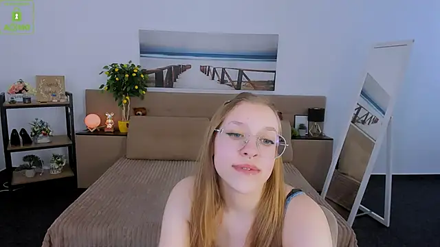 Snapshot of LayriantaVee chatting on 03-06-25, 10:09 LayriantaVee online show from 03-06-25, 10:09