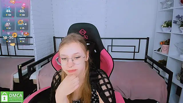 Snapshot of LayriantaVee chatting on 03-11-25, 07:15 LayriantaVee online show from 03-11-25, 07:15