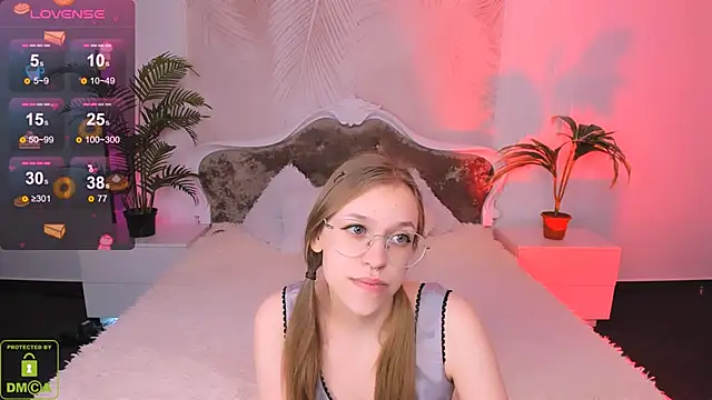 Snapshot of LayriantaVee chatting on 03-23-25, 06:58 LayriantaVee online show from 03-23-25, 06:58