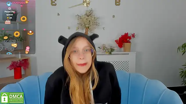 Snapshot of LayriantaVee chatting on 10-10-25, 06:12 LayriantaVee online show from 10-10-25, 06:12