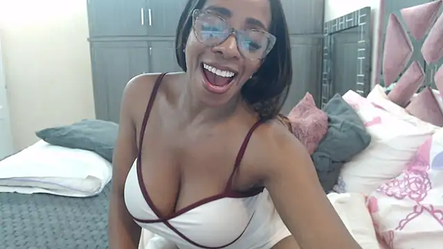 Snapshot of Ginachaudex chatting on 07-11-26, 01:19 Ginachaudex online show from 07-11-26, 01:19