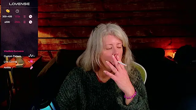 Snapshot of AliceHarlot chatting on 09-09-25, 04:01 AliceHarlot online show from 09-09-25, 04:01