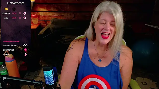 Snapshot of AliceHarlot chatting on 10-01-25, 03:01 AliceHarlot online show from 10-01-25, 03:01