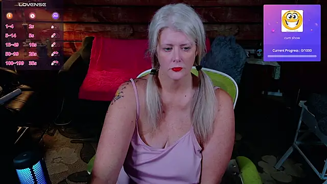 Snapshot of AliceHarlot chatting on 10-22-25, 03:07 AliceHarlot online show from 10-22-25, 03:07